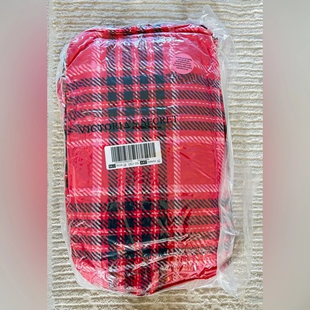 NEW - Victoria’s Secret Cozy Soft Sherpa Blanket in Red Black Plaid